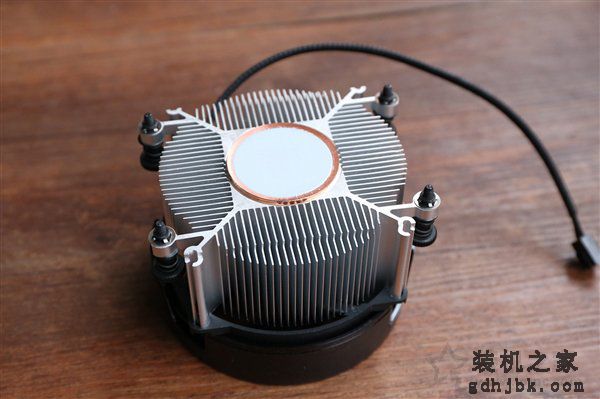AMD全新二代锐龙Ryzen5 2600X盒装自带CPU散热器吗？